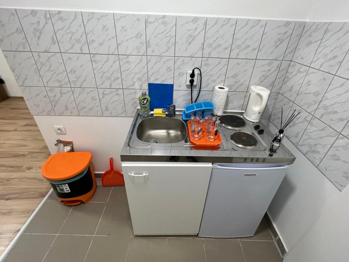 Jo Minosegu Lakasok Kivalo Kozlekedes Mellett Apartment บูดาเปสต์ ภายนอก รูปภาพ