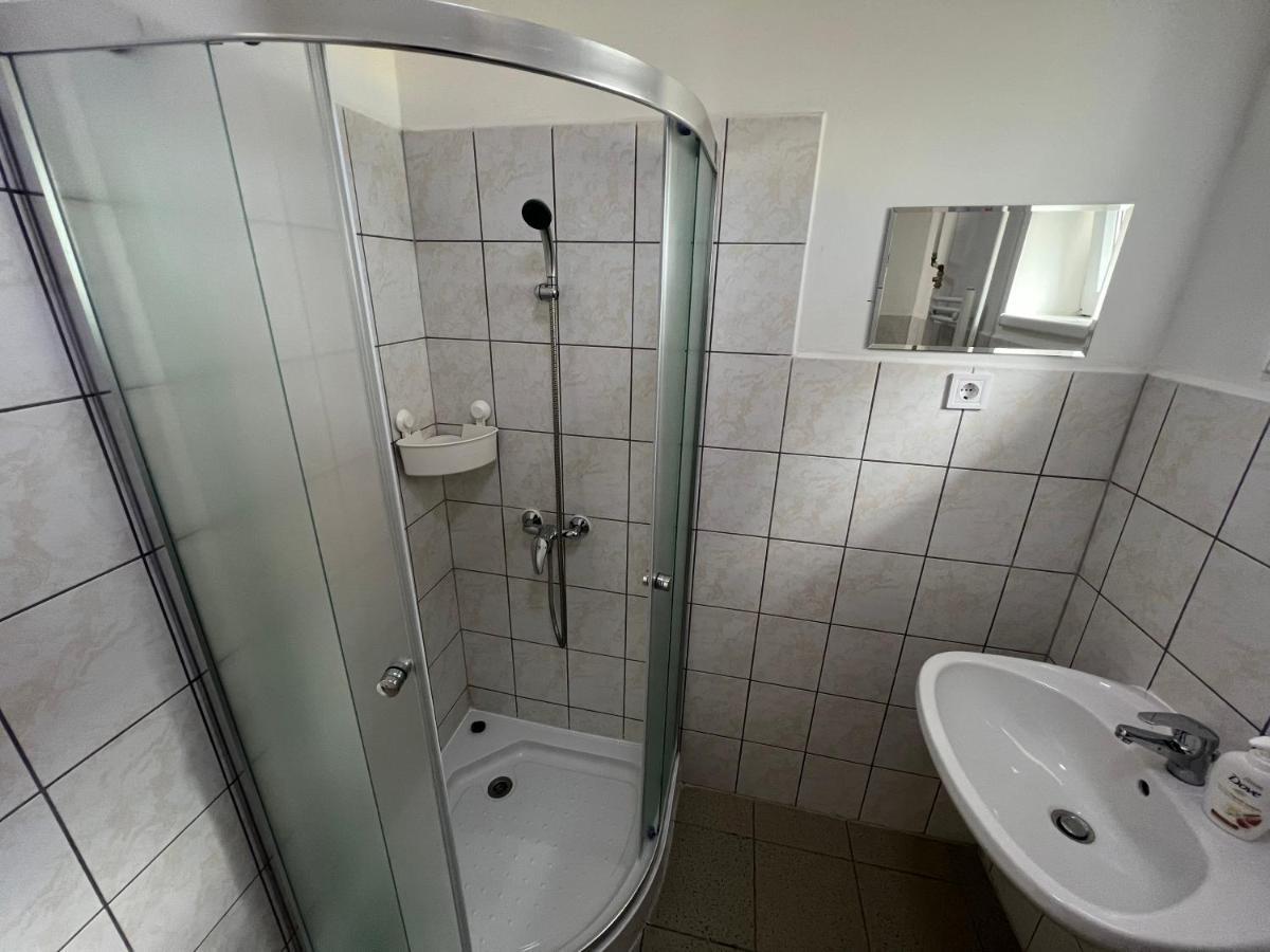 Jo Minosegu Lakasok Kivalo Kozlekedes Mellett Apartment บูดาเปสต์ ภายนอก รูปภาพ